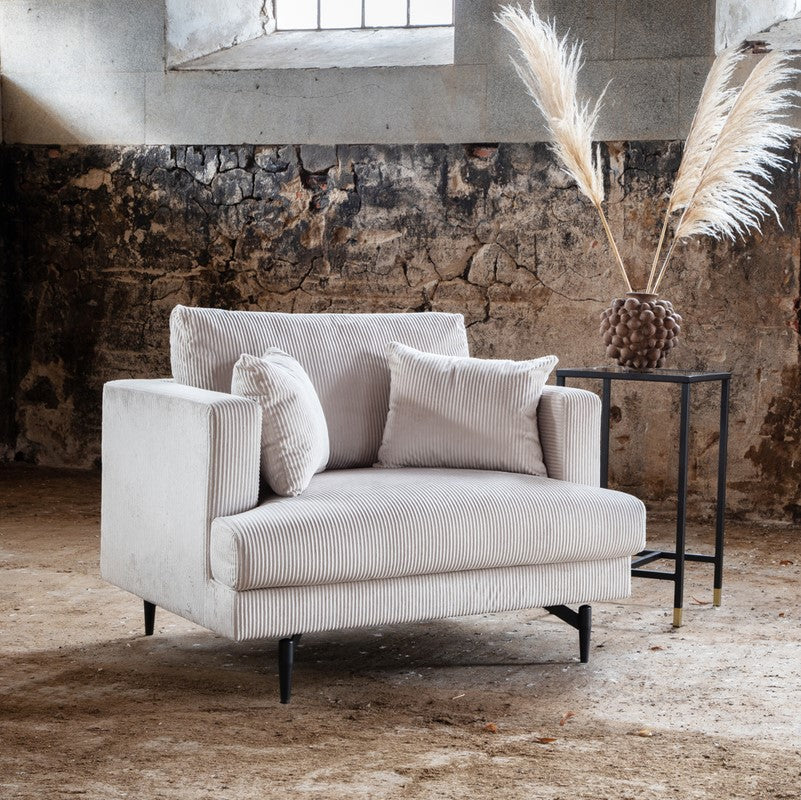 Se Warden - Lænestol i beige polyester fløjl ❤ Kæmpe udvalg i 3-nordic - Køb online på udsalg og tilbud lige nu ❤ Lav fragtpris og hurtig levering - Varenummer: 3-nordic-5497 og barcode / Ean: på lager - Udsalg på Dagligstue - Lænestole Få op til 67% i rabat - Shop udsalg fra mere end 1.798 mærker
