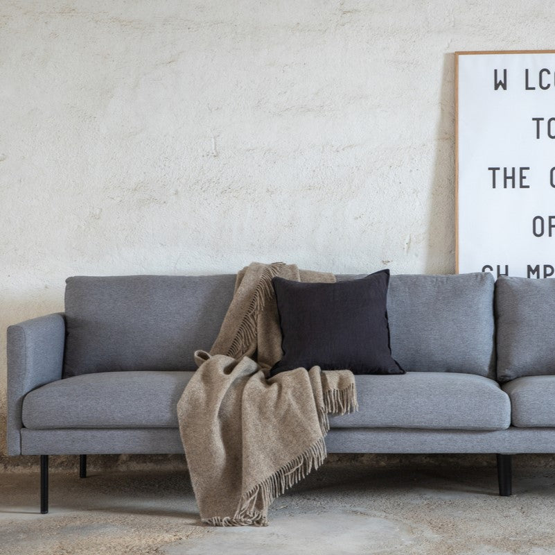 Se Polar - Sofa 3-personers i gråt stof ❤ Kæmpe udvalg i 3-nordic - Køb online på udsalg og tilbud lige nu ❤ Billig fragt og hurtig levering - Varenummer: 3-nordic-5509 og barcode / Ean: på lager - Udsalg på Dagligstue - Sofaer Få op til 67% i rabat - Shop blandt over 2.739 brands