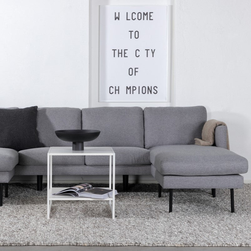 Se Polar - Sofa i U-form med gråt polyester stof ❤ Kæmpe udvalg i 3-nordic - Køb online på udsalg og tilbud lige nu ❤ Super billig fragt og lynhurtig levering - Varenummer: 3-nordic-5513 og barcode / Ean: på lager - Udsalg på Dagligstue - Sofaer Spar stort – op til 59% - Kæmpe udsalg på over 2.739 brands