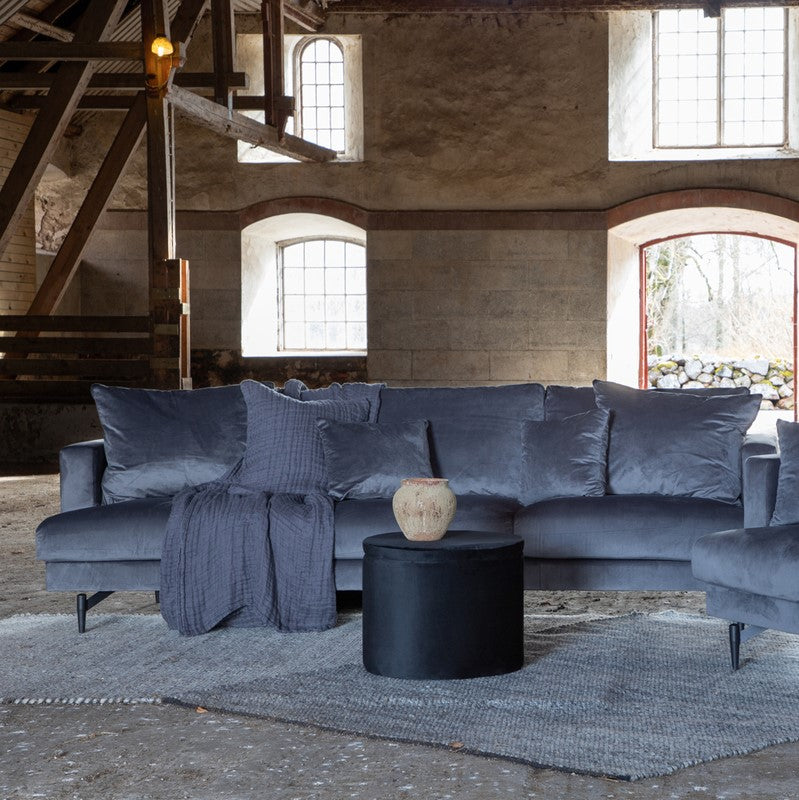 Se Warden - Sofa 3-personers i mørkegrå polyester fløjl ❤ Kæmpe udvalg i 3-nordic - Køb online på udsalg og tilbud lige nu ❤ Lav fragtpris og hurtig levering - Varenummer: 3-nordic-5503 og barcode / Ean: på lager - Udsalg på Dagligstue - Sofaer Store besparelser – op til 77% - 2.739+ brands til skarpe priser