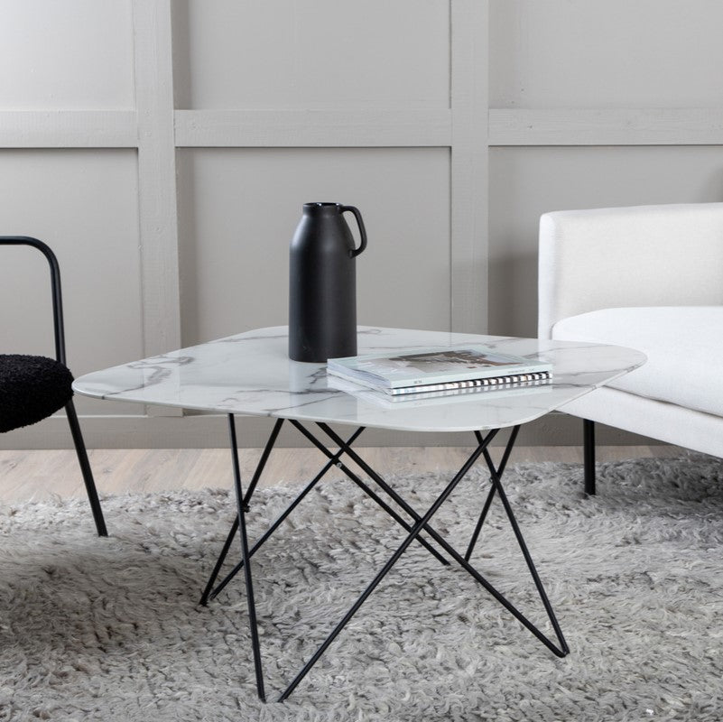 Se Tubas- Sofabord i hvid marmor glas og sort metal, 80 x 80 cm ❤ Kæmpe udvalg i 3-nordic - Køb online på udsalg og tilbud lige nu ❤ Super billig fragt og lynhurtig levering - Varenummer: 3-nordic-5481 og barcode / Ean: på lager - Udsalg på Dagligstue - Sofaborde - Moderne designs - unikt, nytænkende og individuelt Spar stort – op til 53% - Over 2.739 brands med kæmpe udsalg