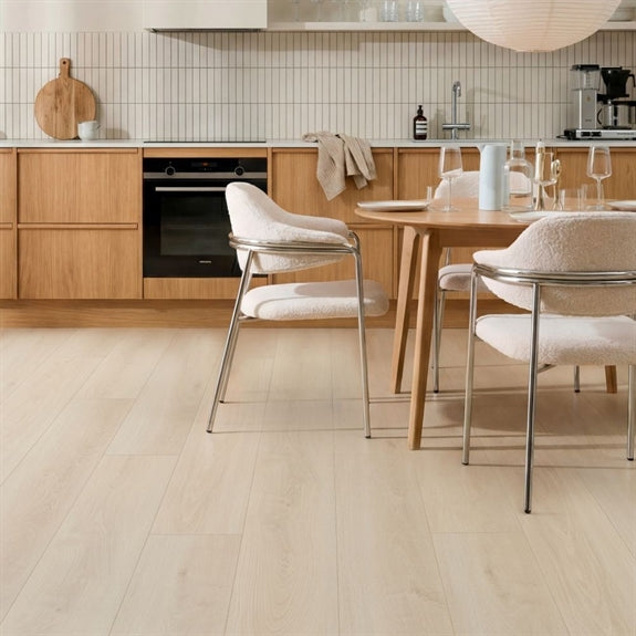 Timberman Novego ECO+ 13 mm plankegulv i Taurus med åretegninger og knaster