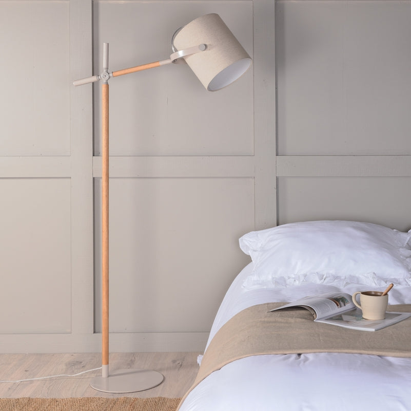 Se Crown - Gulvlampe med stofskærm og stel i gråt metal ❤ Kæmpe udvalg i 3-nordic - Køb online på udsalg og tilbud lige nu ❤ Meget billig fragt og hurtig levering - Varenummer: 3-nordic-8851 og barcode / Ean: på lager - Udsalg på Lamper - Gulvlamper Spar stort – op til 71% - Over 2.739 brands med kæmpe udsalg