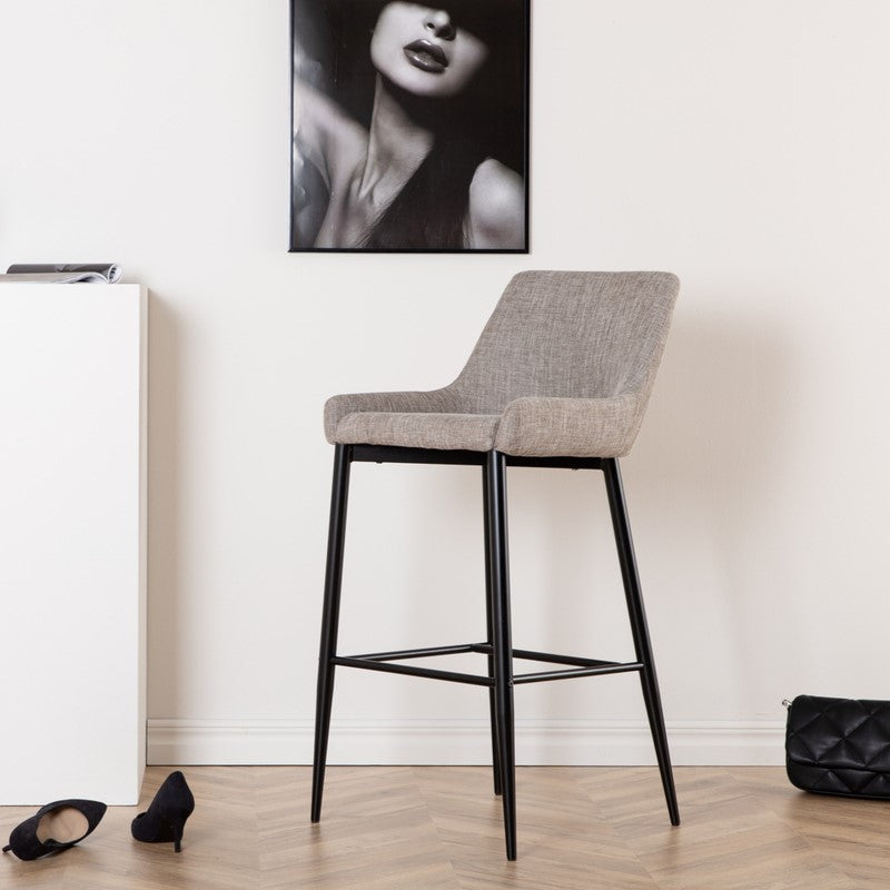 Se Rusty - 2 Barstole i metal og sæde i beige microfiber stof ❤ Kæmpe udvalg i 3-nordic - Køb online på udsalg og tilbud lige nu ❤ Hurtig levering til lave fragtpriser - Varenummer: 3-nordic-5341 og barcode / Ean: på lager - Udsalg på Spisestue - Barstole Store besparelser – op til 77% - Udsalg på mere end 2.281 populære mærker