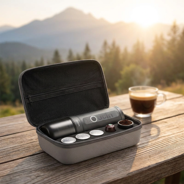 Se Outin Nano Bærbar Espressomaskine + Taske - Grå ✔ Kæmpe udvalg i Outin - Køb online på udsalg og tilbud lige nu ✔ Hurtig levering til lave fragtpriser - Varenummer: Barlife-1490381 og 1240000018707 på lager - Udsalg på Hjem og have - Køkken og spisestue - Barudstyr Spar helt op til 57% - Over 739 kendte mærker på udsalg