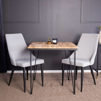 Se tilbud på Poble spisebord i teaktræ og metal, 80 x 80 cm. Billigt udsalg! Hurtig levering: 1-2 hverdage. Varenummer: 3NDC-5452. På lager.
