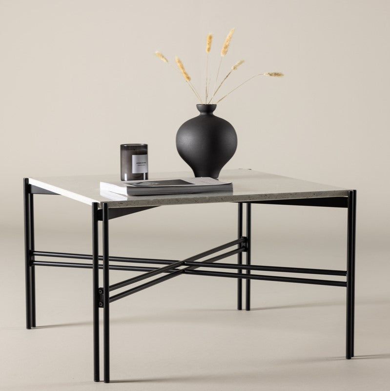 Se Rizoli - Sofabord i sort metal og top i terrazzo ❤ Kæmpe udvalg i 3-nordic - Køb online på udsalg og tilbud lige nu ❤ Lav fragtpris og hurtig levering - Varenummer: 3-nordic-5459 og barcode / Ean: på lager - Udsalg på Dagligstue - Sofaborde - Moderne designs - unikt, nytænkende og individuelt Op til 61% rabat - Mere end 1.329 populære mærker på udsalg