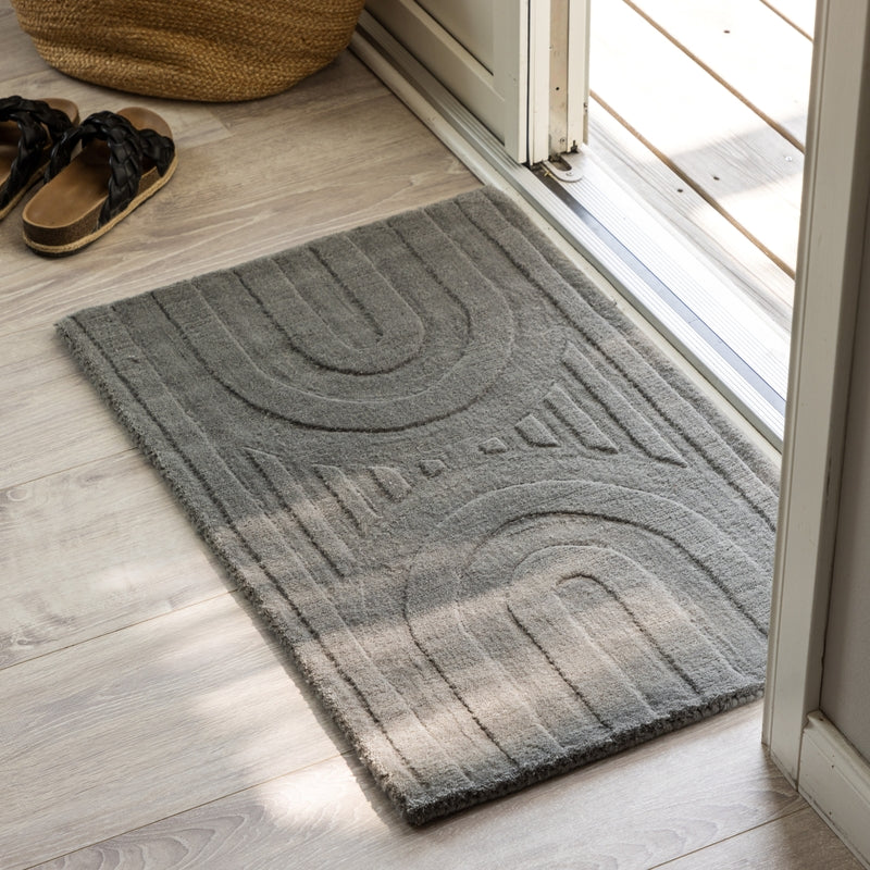 Se Olav - Dørmåtte i sølvfarvet uld, rektangulær 50 x 80 cm. ❤ Kæmpe udvalg i 3-nordic - Køb online på udsalg og tilbud lige nu ❤ Billig fragt • Hurtig levering - Varenummer: 3-nordic-8453 og barcode / Ean: på lager - Udsalg på Entre - Dørmåtter Spar helt op til 73% - Udsalg på produkter fra mere end 2.739 brands