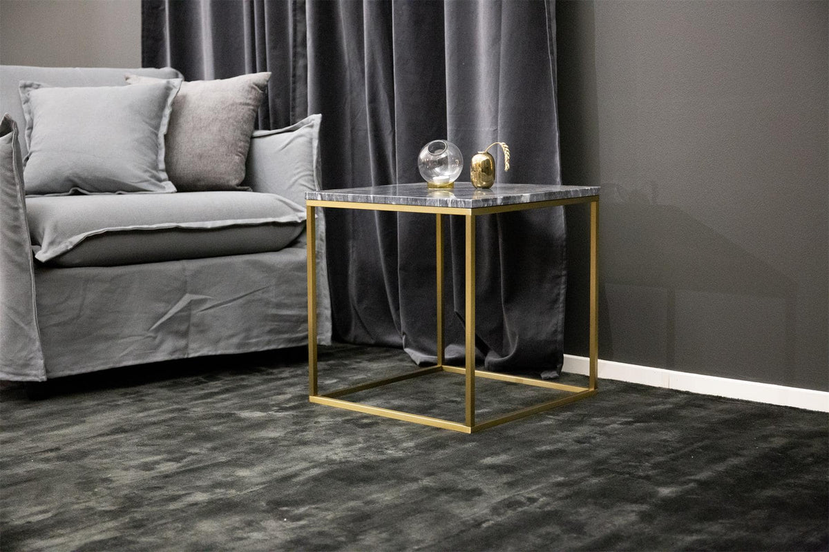 Venture Design Estelle sidebord i sort marmor med messing metal