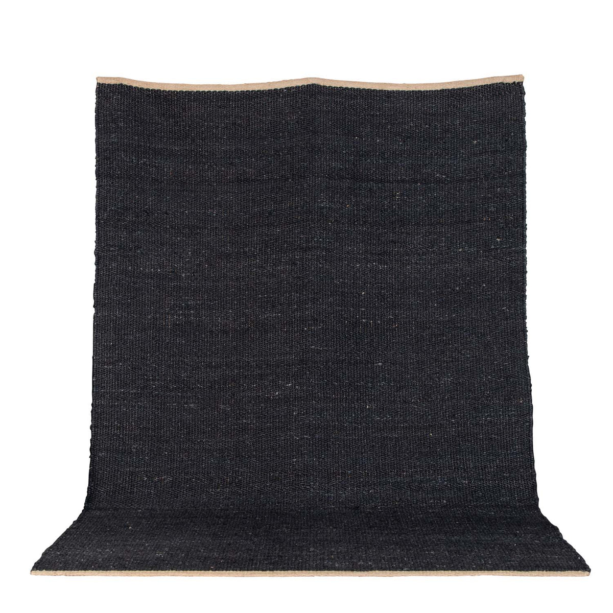 Se VENTURE DESIGN Kali gulvtæppe - sort jute (170x240) ❤ Kæmpe udvalg i Venture Design - Køb online på udsalg og tilbud lige nu ❤ Billig fragt • Hurtig levering - Varenummer: Boboonline-50496 og barcode / Ean: 7350107085824 på lager - Udsalg på Interiør,Plaids, gulvtæpper og sengetæpper mm.,Gulvtæpper,
Plaids, gulvtæpper og sengetæpper mm.,
Tæpper til stuen,
Tæpper til entré, Få op til 69% i rabat - Over 1.798 brands samlet på udsalg