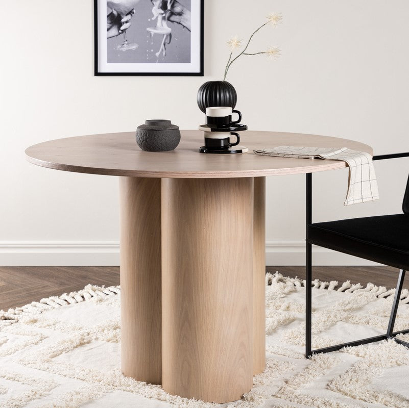 Se Triple - Spisebord i hvidpigmenteret egefiner, diameter 110 cm. ❤ Kæmpe udvalg i 3-nordic - Køb online på udsalg og tilbud lige nu ❤ Billig fragt • Hurtig levering - Varenummer: 3-nordic-5397 og barcode / Ean: på lager - Udsalg på Spisestue - Spiseborde - Nordiske designs - enkelt, tidløst og elegant Spar helt op til 73% - Over 739 kendte brands på udsalg