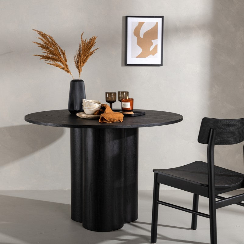 Se Triple - Spisebord i sort egefiner, diameter 110 cm. ❤ Kæmpe udvalg i 3-nordic - Køb online på udsalg og tilbud lige nu ❤ Lav fragtpris og hurtig levering - Varenummer: 3-nordic-5395 og barcode / Ean: på lager - Udsalg på Spisestue - Spiseborde - Nordiske designs - enkelt, tidløst og elegant Store besparelser – op til 71% - Spar stort på mere end 2.739 brands