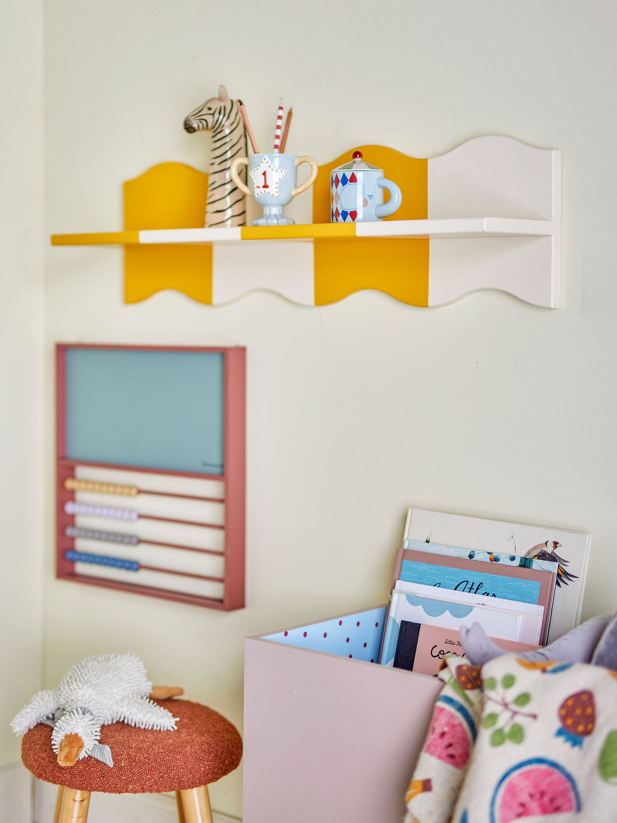 Se Bloomingville MINI - Bubbi Hylde MDF Gul 23x80x17 cm ❤ Kæmpe udvalg i Bloomingville MINI - Køb online på udsalg og tilbud lige nu ❤ Billig fragt • Hurtig levering - Varenummer: Bolig&Haven-60904791966026 og barcode / Ean: 5711173351671 på lager - Udsalg på Spar helt op til 57% - Over 739 kendte brands på udsalg