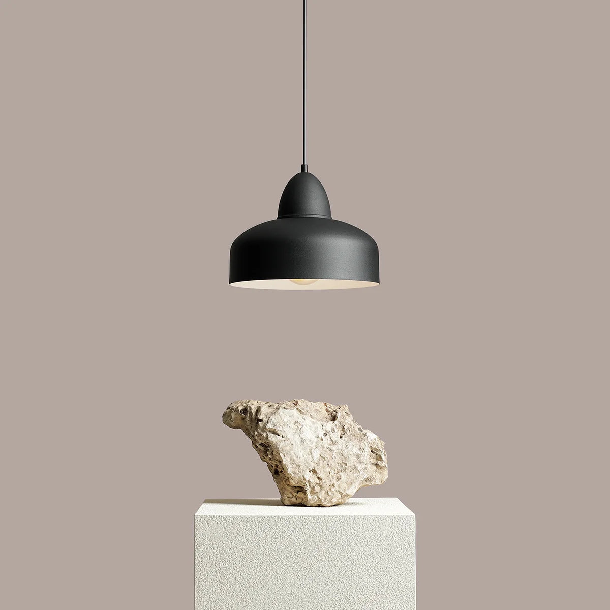 Se Kosmo - Loftlampe i sort metal ❤ Kæmpe udvalg i 3-nordic - Køb online på udsalg og tilbud lige nu ❤ Billig fragt • Hurtig levering - Varenummer: 3-nordic-3443 og barcode / Ean: på lager - Udsalg på Lamper - Loftlamper - pendler - Pendler med 1 skærm Op til 63% rabat - Over 1.329 brands på online udsalg