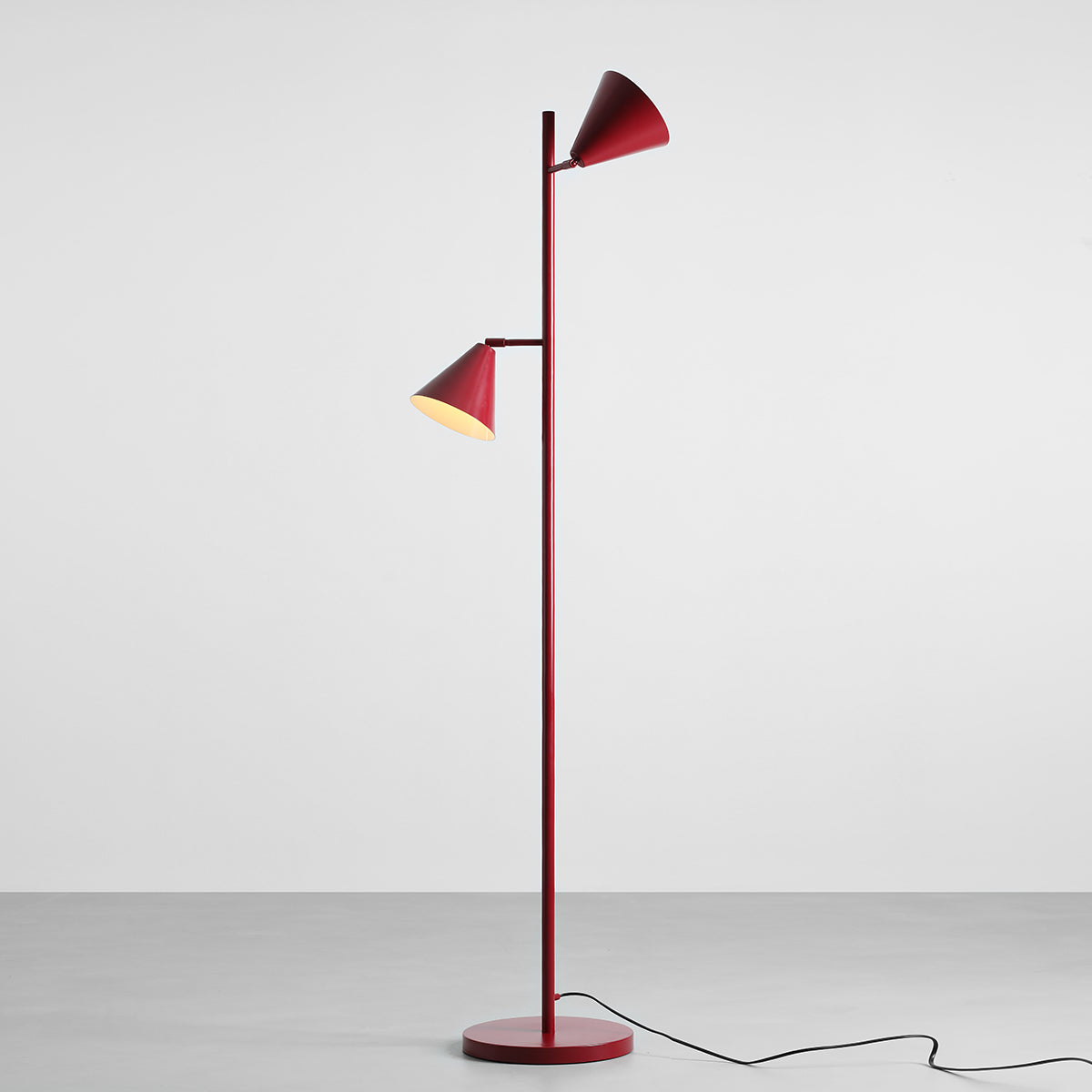 Se Frigg- Gulvlampe med to skærme i vinrød metal ❤ Kæmpe udvalg i 3-nordic - Køb online på udsalg og tilbud lige nu ❤ Billig fragt og hurtig levering - Varenummer: 3-nordic-8717 og barcode / Ean: på lager - Udsalg på Lamper - Gulvlamper Spar stort – op til 59% - Kæmpe udsalg på over 2.739 brands