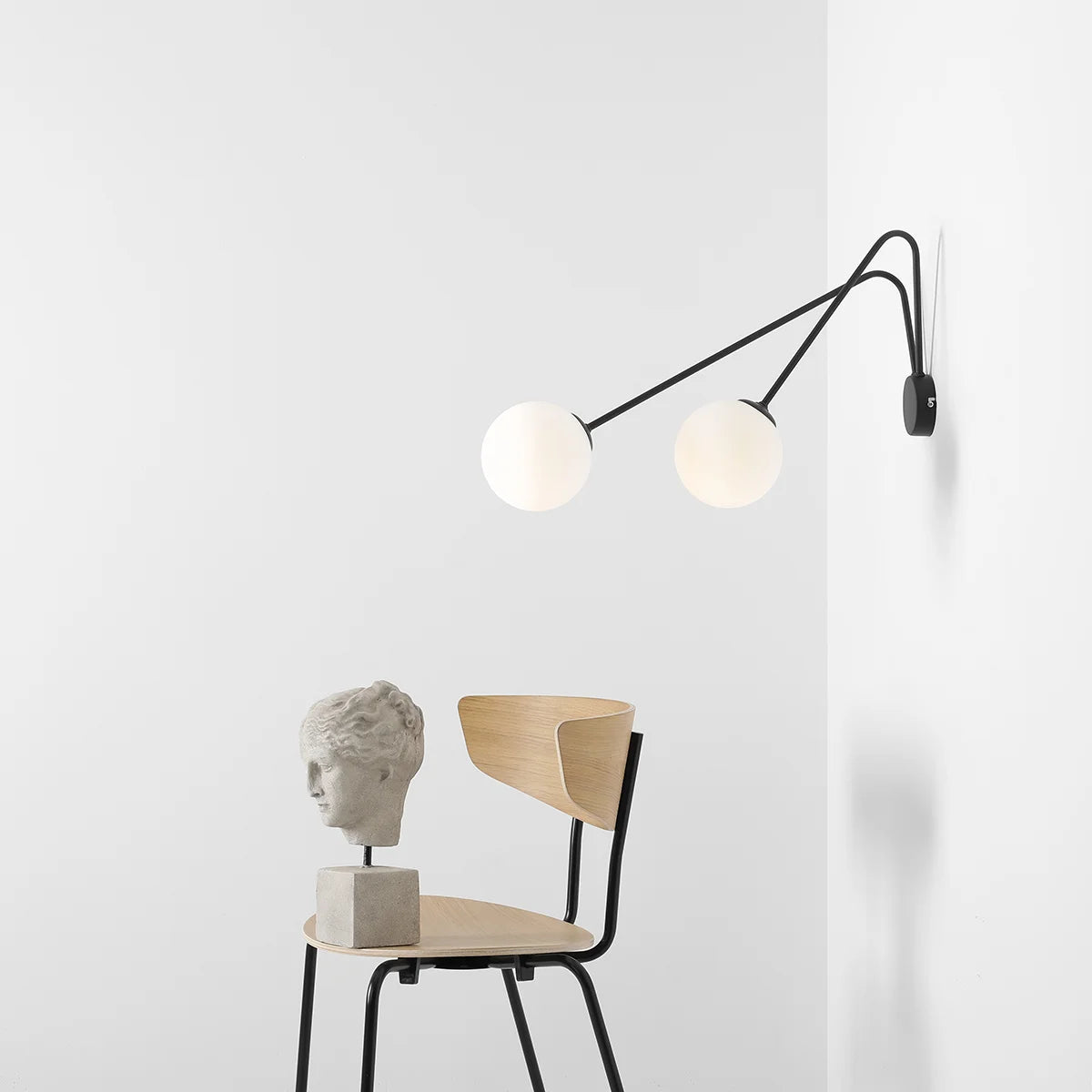 Se Arana - Væglampe i sort metal og to glaskupler ❤ Kæmpe udvalg i 3-nordic - Køb online på udsalg og tilbud lige nu ❤ Billig fragt og hurtig levering - Varenummer: 3-nordic-8696 og barcode / Ean: på lager - Udsalg på Lamper - Væglamper Spar helt op til 57% - Over 739 kendte brands på udsalg