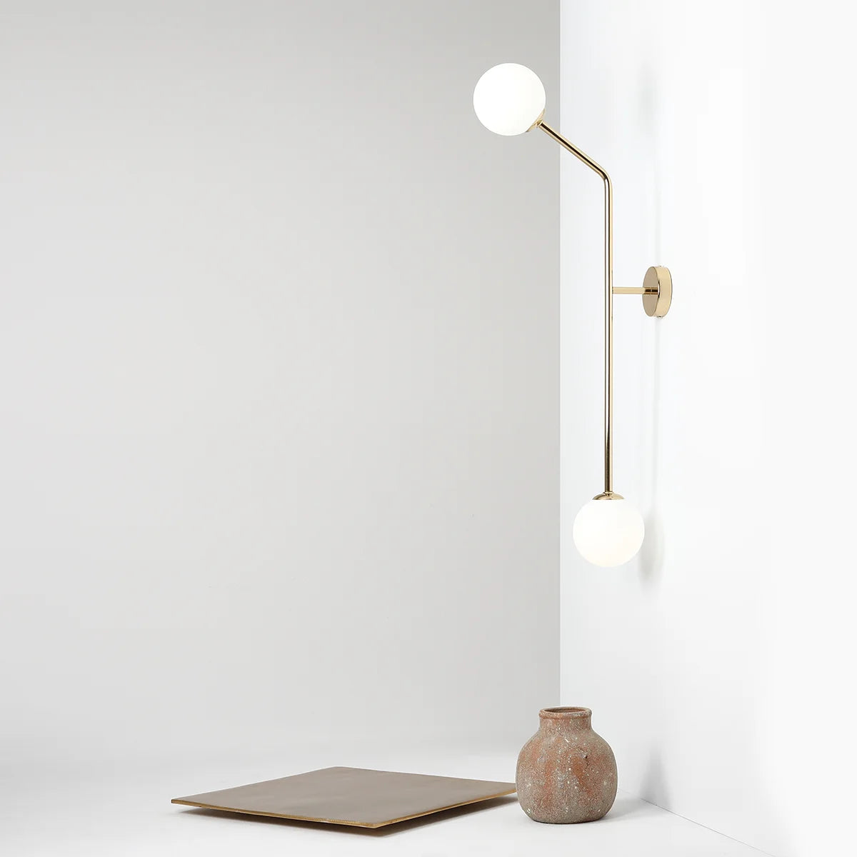 Se Limelight - Væglampe i guld farvet metal og hvidt glas, højde 99 cm ❤ Kæmpe udvalg i 3-nordic - Køb online på udsalg og tilbud lige nu ❤ Meget billig fragt og hurtig levering - Varenummer: 3-nordic-8709 og barcode / Ean: på lager - Udsalg på Lamper - Væglamper Op til 57% rabat - Over 1.329 brands på online udsalg