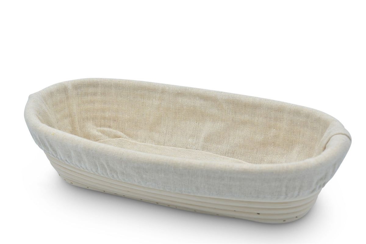 Smal oval hævekurv i rattan, 30 x 14 cm, med aftageligt klæde til brød
