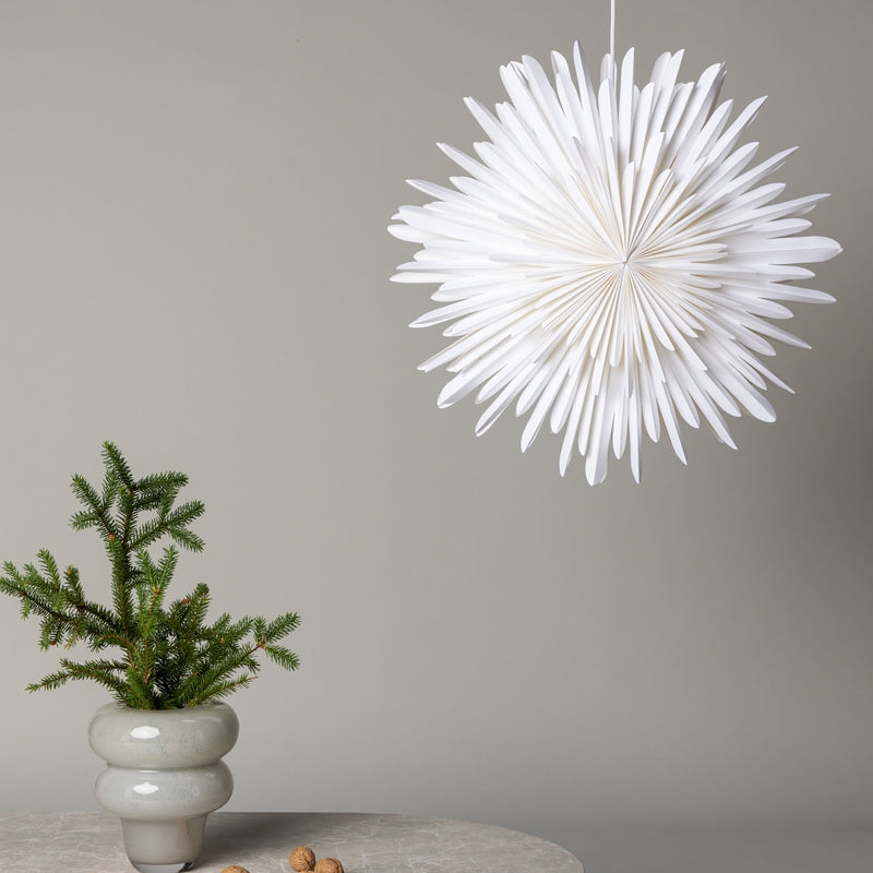 Se Topaz - Stjerneformet loftlampe i hvidt papir, fem størrelser 60 cm. ❤ Kæmpe udvalg i 3-nordic - Køb online på udsalg og tilbud lige nu ❤ Billig fragt og hurtig levering - Varenummer: 3-nordic-8309-7050 og barcode / Ean: på lager - Udsalg på Lamper - Jule- & hyggelys - Loftlamper Spar stort – op til 59% - Eksklusivt udsalg på over 2.739 brands