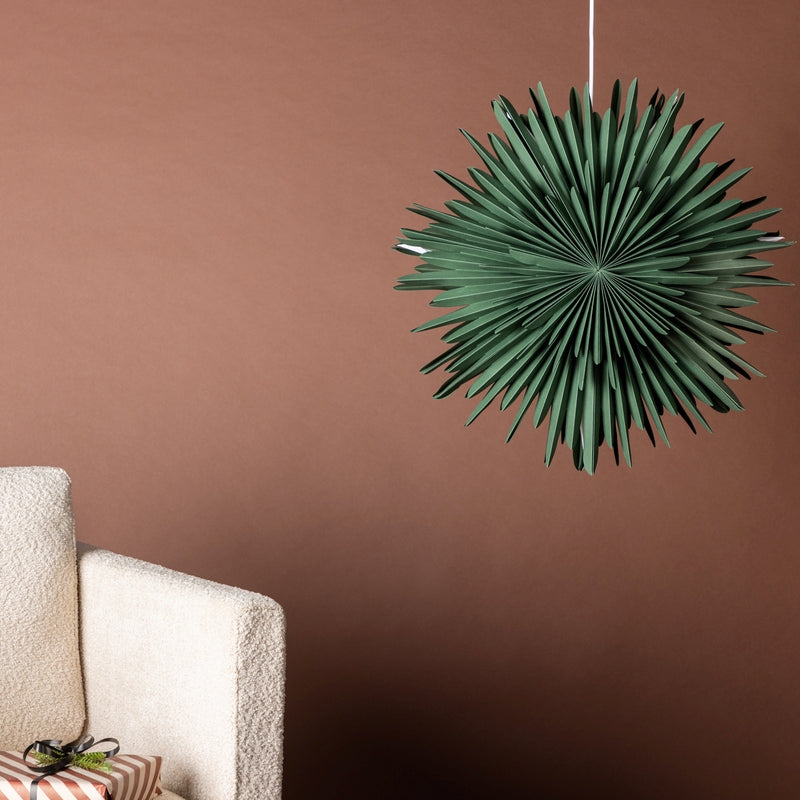 Se Topaz - Stjerneformet loftlampe i grønt papir, tre størrelser 60 cm. ❤ Kæmpe udvalg i 3-nordic - Køb online på udsalg og tilbud lige nu ❤ Lav fragtpris og hurtig levering - Varenummer: 3-nordic-8314-7070 og barcode / Ean: på lager - Udsalg på Lamper - Jule- & hyggelys - Loftlamper Spar stort – op til 59% - Eksklusivt udsalg på over 2.739 brands