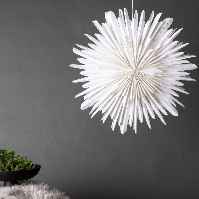 Se Topaz - Stjerneformet loftlampe i hvidt papir, fem størrelser 80 cm. ❤ Kæmpe udvalg i 3-nordic - Køb online på udsalg og tilbud lige nu ❤ Super billig fragt og lynhurtig levering - Varenummer: 3-nordic-8309-7051 og barcode / Ean: på lager - Udsalg på Lamper - Jule- & hyggelys - Loftlamper Spar helt op til 73% - Over 739 kendte brands på udsalg