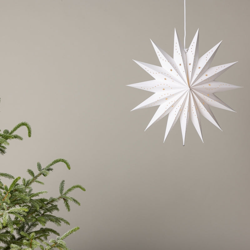 Se Starry - Stjerneformet loftlampe i hvidt pair, to størrelser 51 cm. ❤ Kæmpe udvalg i 3-nordic - Køb online på udsalg og tilbud lige nu ❤ Meget billig fragt og hurtig levering - Varenummer: 3-nordic-8317-7084 og barcode / Ean: på lager - Udsalg på Lamper - Jule- & hyggelys - Loftlamper Store besparelser – op til 67% - Udsalg på mere end 2.281 populære mærker