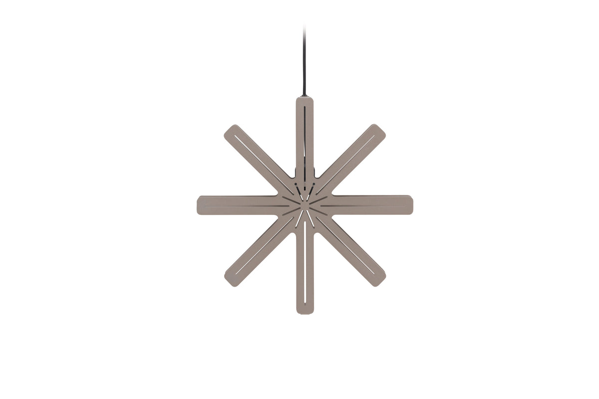 Se VENTURE DESIGN Säfsen loftlampe - mocca stål (40cm) ❤ Kæmpe udvalg i Venture Design - Køb online på udsalg og tilbud lige nu ❤ Meget billig fragt og hurtig levering: 1 - 2 hverdage - Varenummer: Boboonline-113796 og barcode / Ean: 7340220800947 på lager - Udsalg på Interiør,Belysning,Lamper,Loftlamper,
Belysning,
Interiør,
Lamper,
Pendler,
Billige l Spar op til 51% - Over 785 kendte brands på udsalg