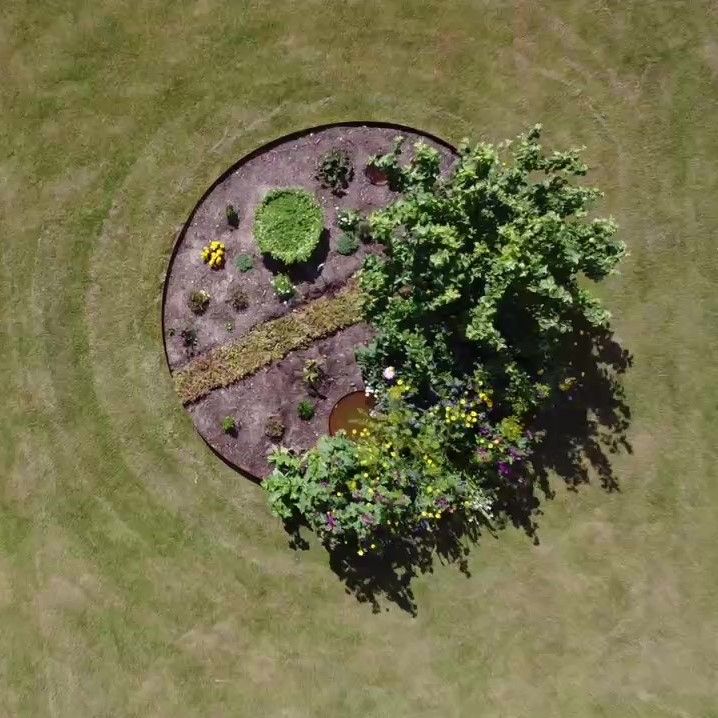 Stort rundt højbed i 4 mm cortenstål, Ø335 cm, højde 20 cm