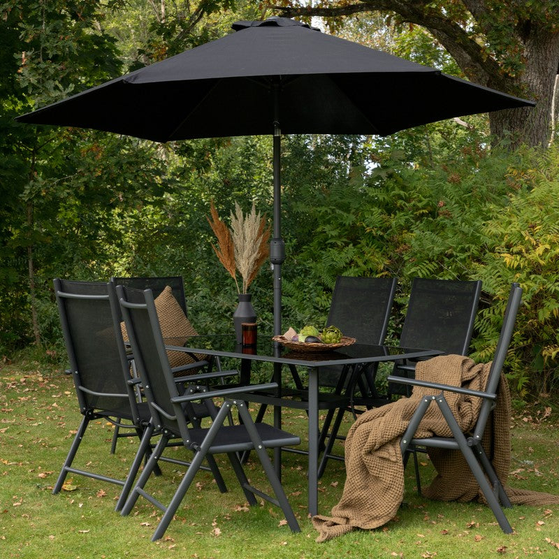 Se Garda - Spisebordsset med bord, seks stole og parasol i sort aluminium ❤ Kæmpe udvalg i 3-nordic - Køb online på udsalg og tilbud lige nu ❤ Billig fragt og hurtig levering - Varenummer: 3-nordic-5632 og barcode / Ean: på lager - Udsalg på Haven - Havemøbler - Siddemøbler til haven - Bordsæt Op til 61% rabat - Mere end 2.739 populære mærker på tilbud