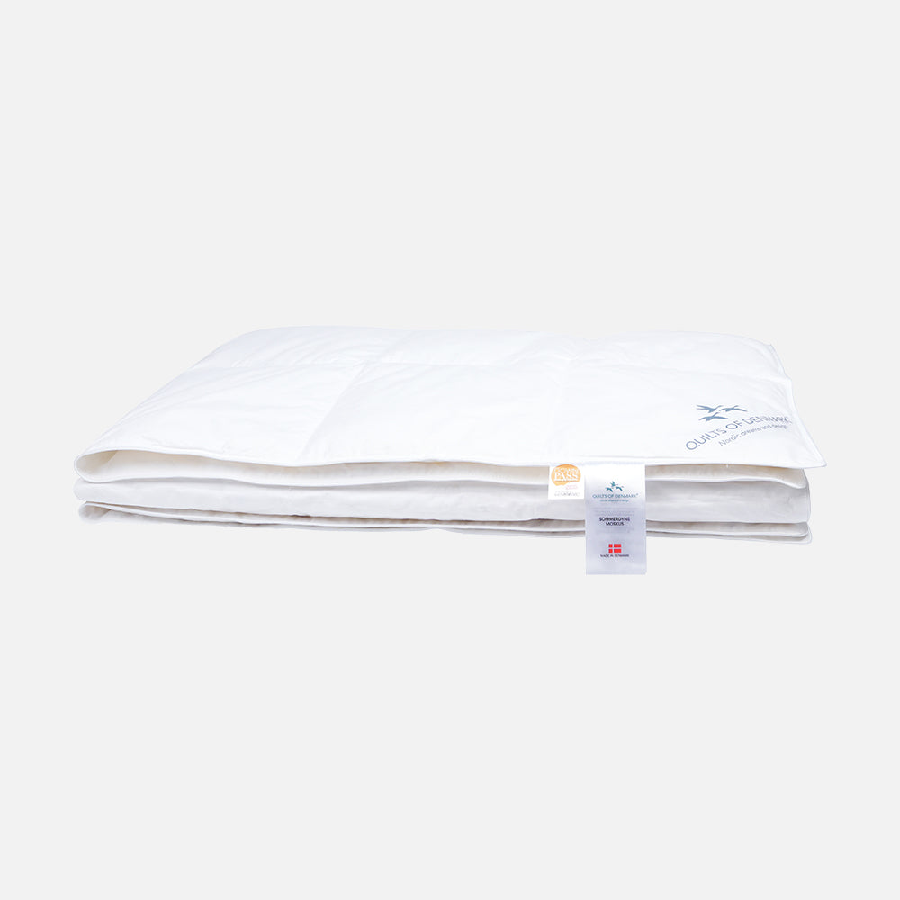Se Quilts of Denmark SOMMERDYNE Moskusdun ekstra sval - 140x220 cm ❤ Kæmpe udvalg i Quilts of Denmark - Køb online på udsalg og tilbud lige nu ❤ Hurtig levering til lave fragtpriser - Varenummer: HomeFeeling-6031 og barcode / Ean: 5768892544969 på lager - Udsalg på Dyner - Dundyne - Alle dyner - Sommerdyne Store besparelser – op til 67% - Store besparelser på over 2.739 brands