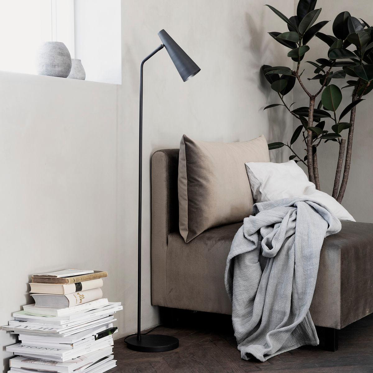Se House Doctor - Gulvlampe H124 cm, Precise, Mat sort ❤ Kæmpe udvalg i House Doctor - Køb online på udsalg og tilbud lige nu ❤ Hurtig levering til lave fragtpriser - Varenummer: Bolig&Haven-41104139878551 og barcode / Ean: 5707644547445 på lager - Udsalg på Op til 61% rabat - Kendte mærker på udsalg – over 1.329 brands