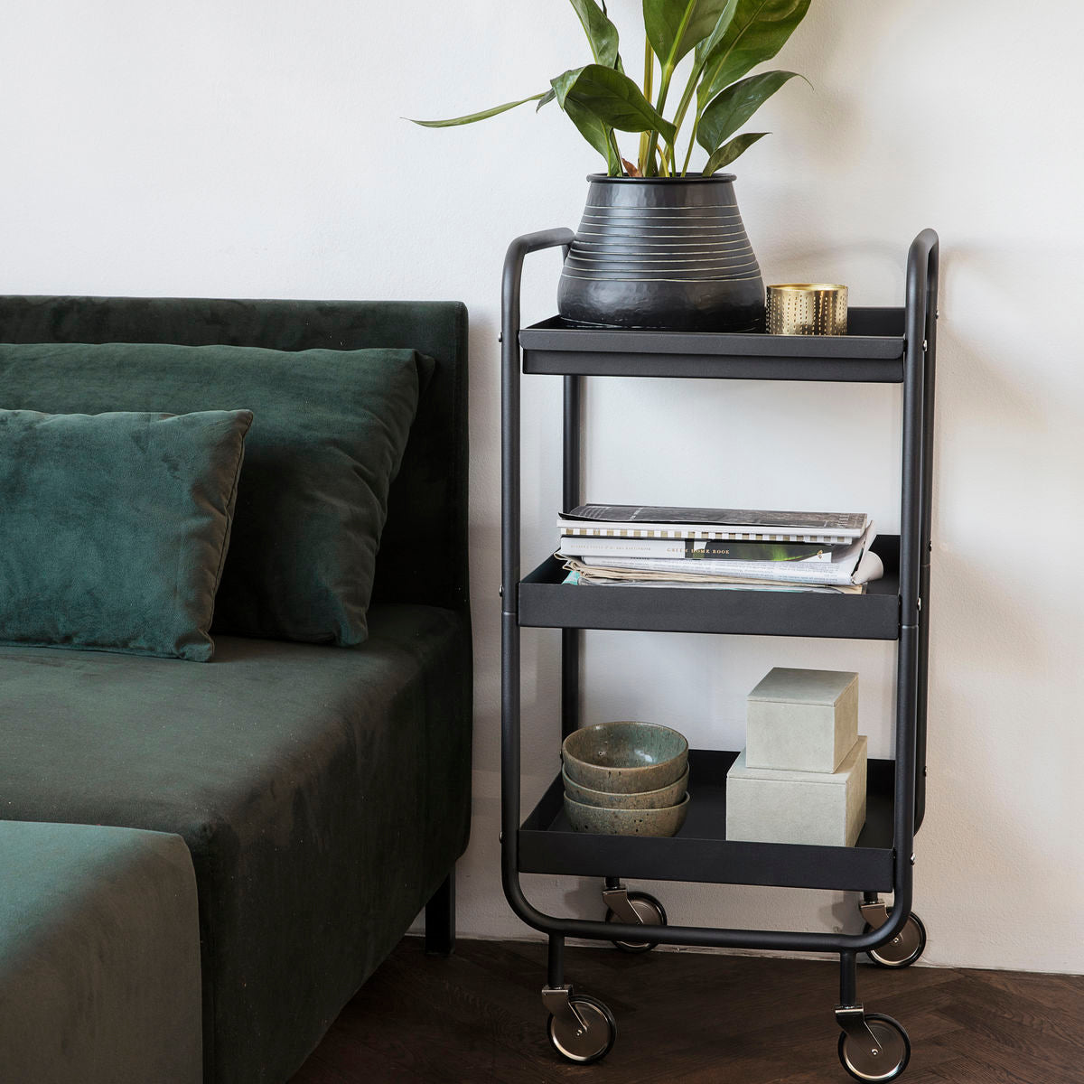 Se House Doctor - Trolley, Roll, Sort H85 cm ❤ Kæmpe udvalg i House Doctor - Køb online på udsalg og tilbud lige nu ❤ Super billig fragt og lynhurtig levering - Varenummer: Bolig&Haven-41104138207383 og barcode / Ean: 5707644510197 på lager - Udsalg på Spar stort – op til 59% - Over 2.739 brands med kæmpe udsalg