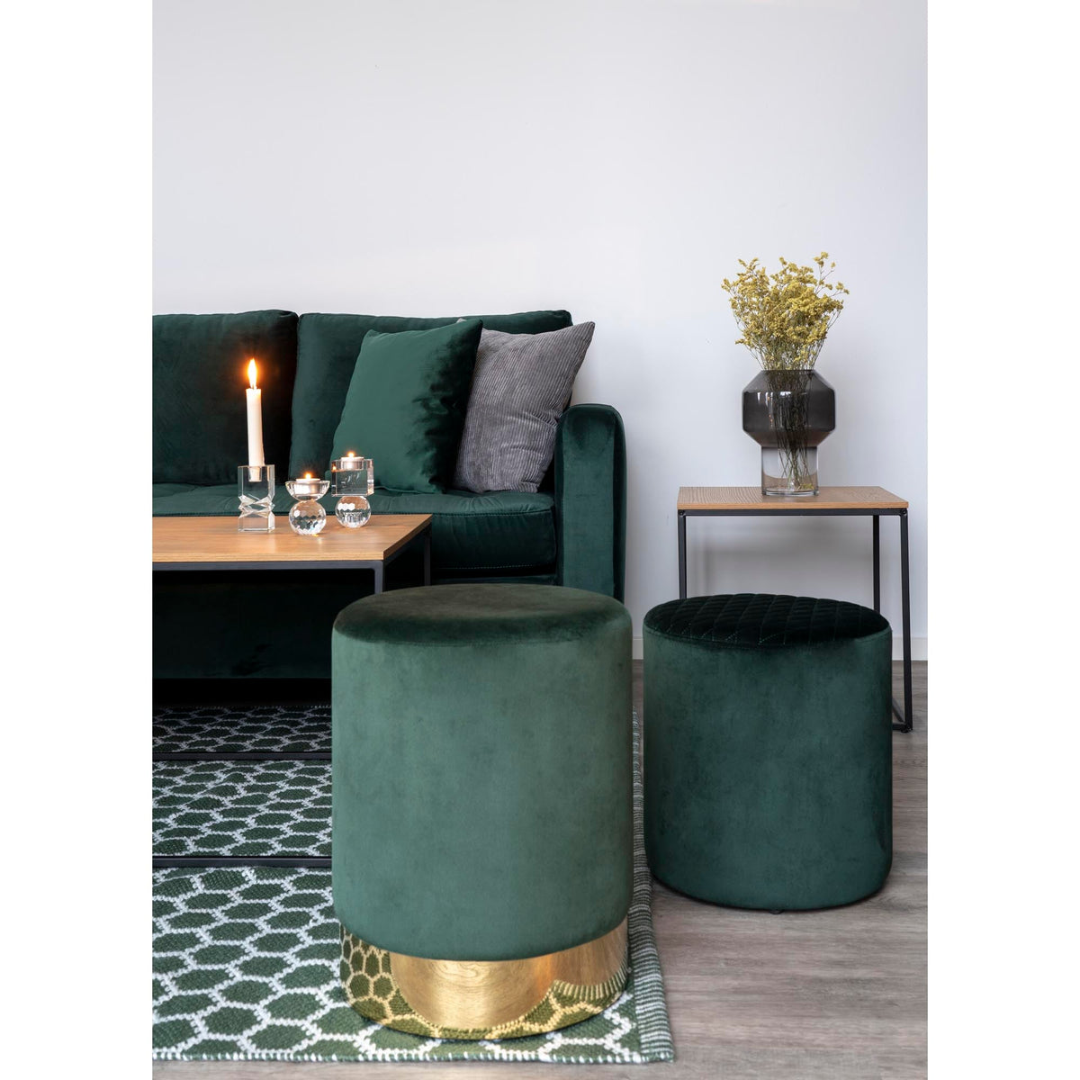 Se Vita Hjørnebord - Sort ramme og egetræs look bordplade 45x45x45 cm ❤ Kæmpe udvalg i House Nordic - Køb online på udsalg og tilbud lige nu ❤ Billig fragt og hurtig levering - Varenummer: Bolig&Haven-42408785248508 og barcode / Ean: 5713917008834 på lager - Udsalg på Spar helt op til 73% - Udsalg på produkter fra mere end 2.739 brands