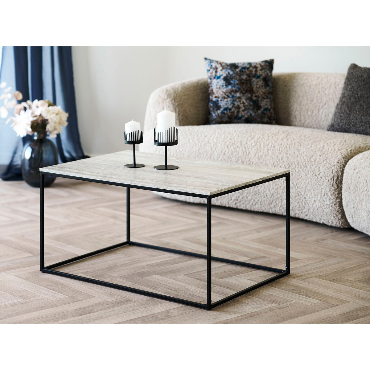 Se House Nordic Vita sofabord - Travertin look med sort stel - 90Ã60Ã45 cm ❤ Kæmpe udvalg i House Nordic - Køb online på udsalg og tilbud lige nu ❤ Lav fragtpris og hurtig levering - Varenummer: Bolig&Haven-52767460688202 og barcode / Ean: 5713917038336 på lager - Udsalg på Spar helt op til 79% - Kæmpe udsalg på over 739 brands