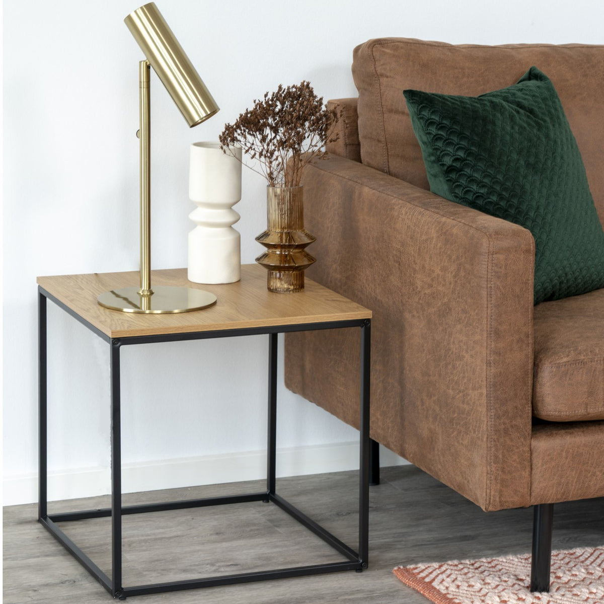 Se Zeta - Hjørnebord i egetræslook ❤ Kæmpe udvalg i 3-nordic - Køb online på udsalg og tilbud lige nu ❤ Billig fragt og hurtig levering - Varenummer: 3-nordic-4721 og barcode / Ean: 5713917008834 på lager - Udsalg på Dagligstue - Sofaborde - Moderne designs - unikt, nytænkende og individuelt Store besparelser – op til 71% - Et af Danmarks største udvalg – 2.739+ brands