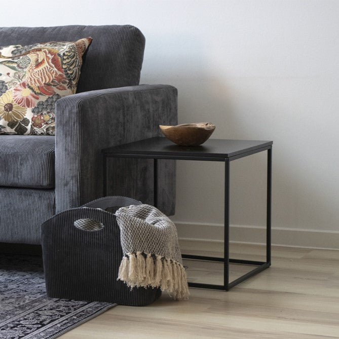 Se Zeta - Hjørnebord med sort plade ❤ Kæmpe udvalg i 3-nordic - Køb online på udsalg og tilbud lige nu ❤ Super billig fragt og lynhurtig levering - Varenummer: 3-nordic-4722 og barcode / Ean: 5713917003075 på lager - Udsalg på Dagligstue - Sofaborde - Moderne designs - unikt, nytænkende og individuelt Spar stort – op til 59% - Over 2.739 brands med daglige tilbud
