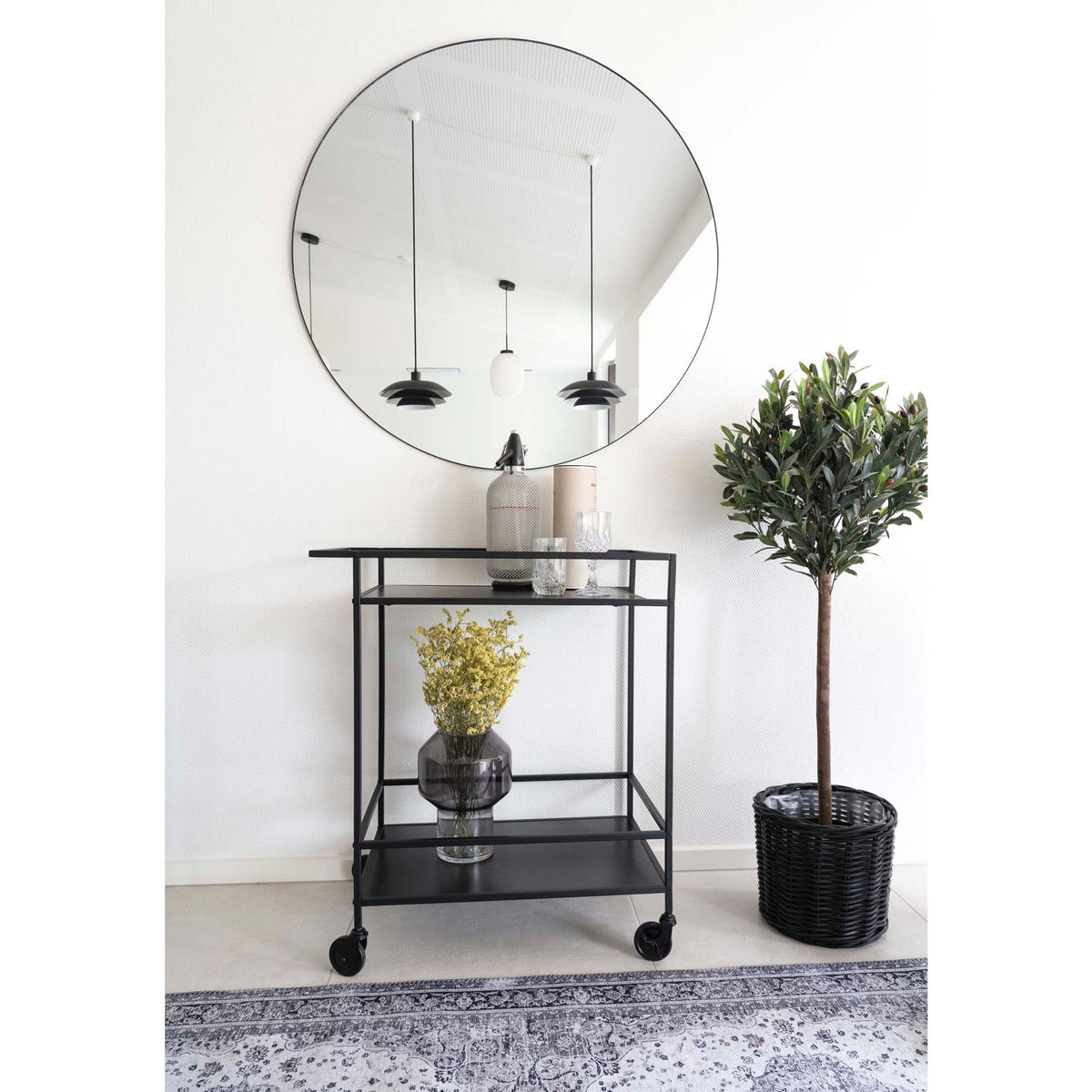 Se Vita - Barvogn med sort ramme på hjul 68x40x79 cm ❤ Kæmpe udvalg i House Nordic - Køb online på udsalg og tilbud lige nu ❤ Lav fragtpris og hurtig levering - Varenummer: Bolig&Haven-42075158806780 og barcode / Ean: 5713917008889 på lager - Udsalg på Få op til 67% i rabat - Tusindvis af varer fra over 2.739 brands