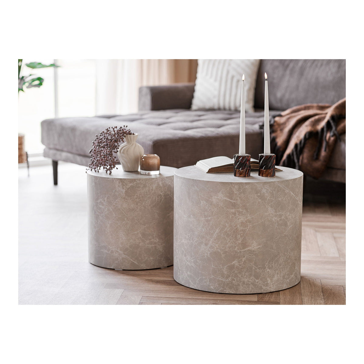 Se House Nordic Prague sofabord - Sæt af 2 - Rund, beige marmorlook - Ø38ÃH36 cm & Ø48ÃH40cm ❤ Kæmpe udvalg i House Nordic - Køb online på udsalg og tilbud lige nu ❤ Super billig fragt og lynhurtig levering - Varenummer: Bolig&Haven-52767437947210 og barcode / Ean: 5713917037957 på lager - Udsalg på Spar stort – op til 53% - Over 2.739 kendte brands på stort udsalg