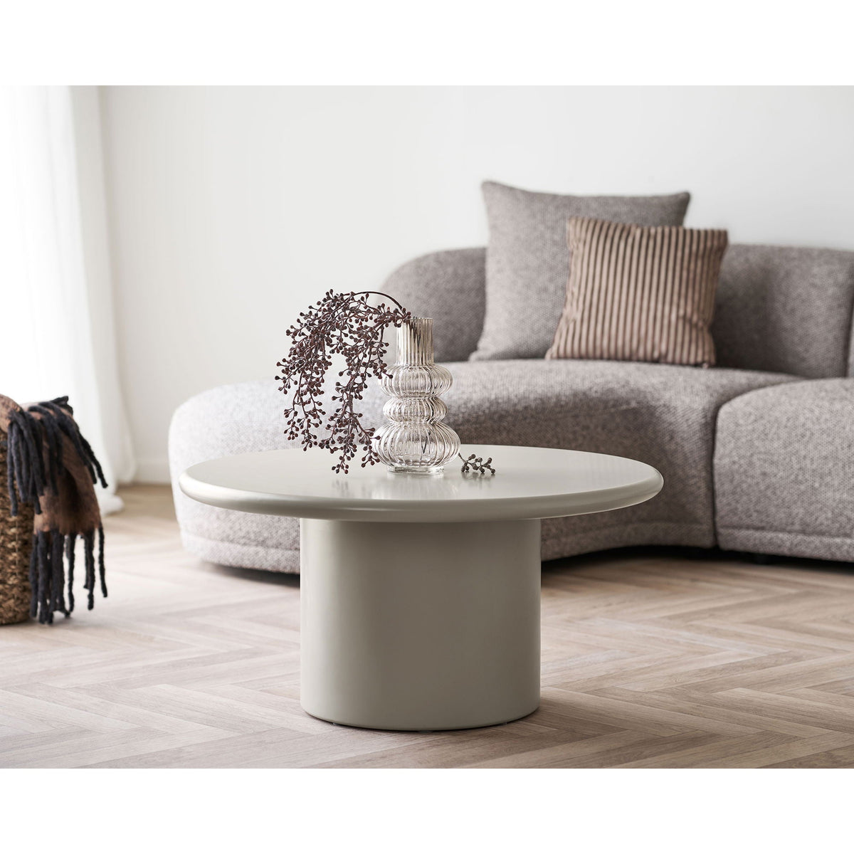 Se House Nordic - Nagano Sofabord, Sand, Ø80cm ❤ Kæmpe udvalg i House Nordic - Køb online på udsalg og tilbud lige nu ❤ Billig fragt • Hurtig levering - Varenummer: Bolig&Haven-50242377056586 og barcode / Ean: 5713917034956 på lager - Udsalg på Få op til 63% i rabat - Over 1.798 brands samlet på udsalg