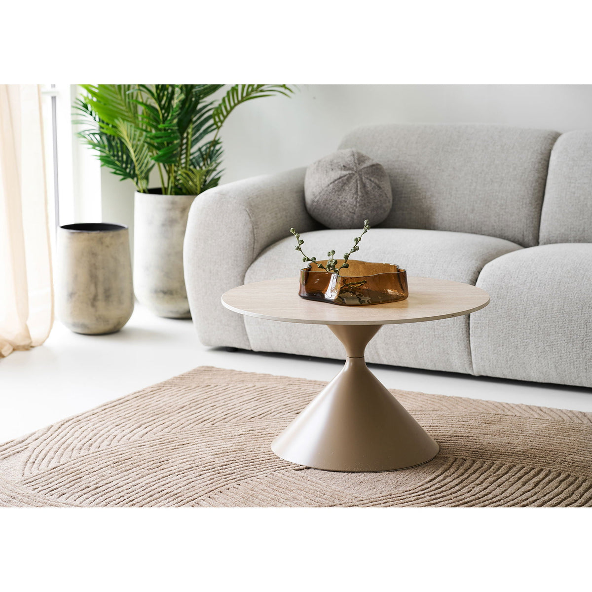 Se Annecy Sofabord, keramisk bordplade/stål, travertin/sand,Ø70cm ❤ Kæmpe udvalg i House Nordic - Køb online på udsalg og tilbud lige nu ❤ Hurtig levering til lave fragtpriser - Varenummer: Bolig&Haven-53734283510090 og barcode / Ean: 5713917041053 på lager - Udsalg på Store besparelser – op til 71% - Shop over 2.281 kendte brands på udsalg