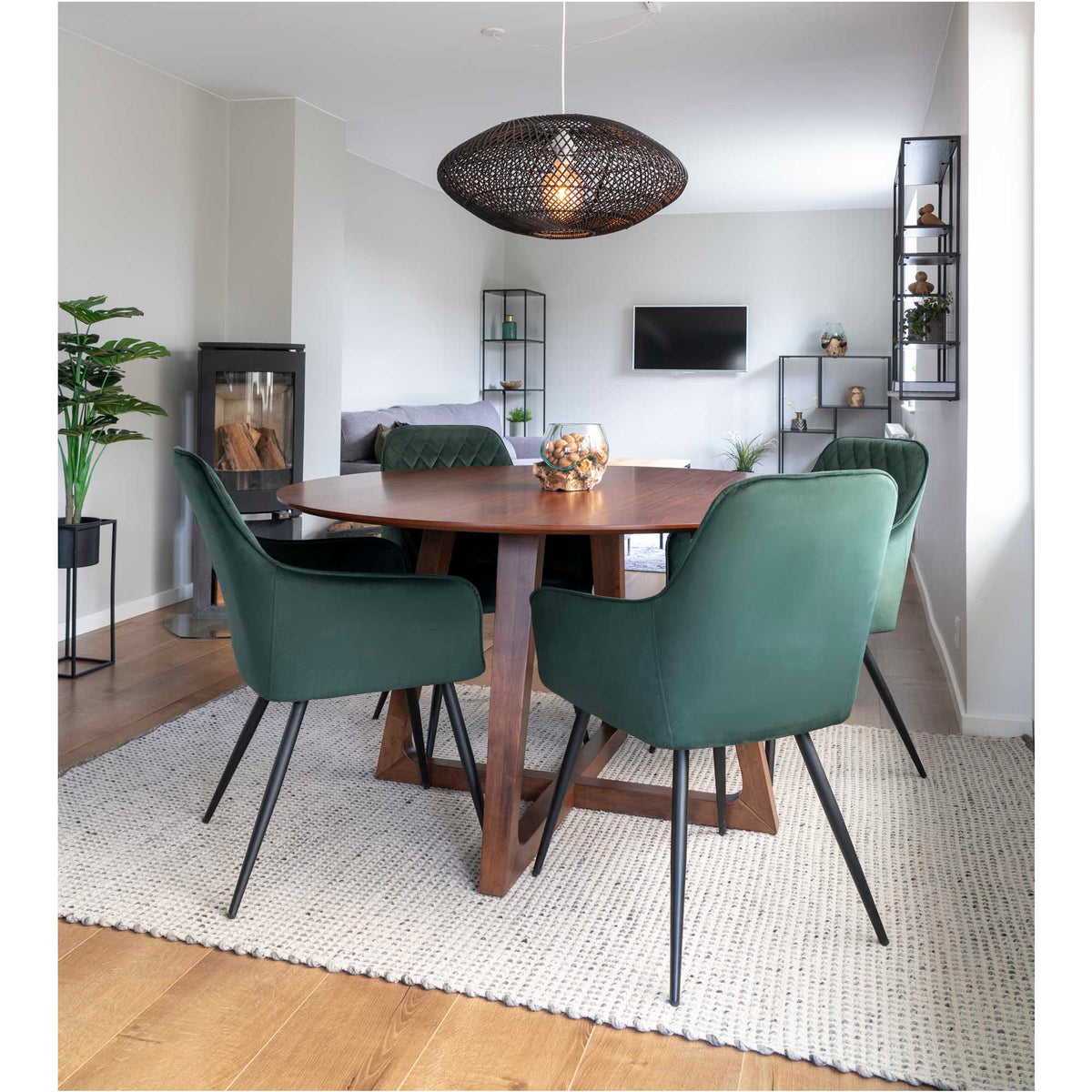 Se House Nordic - Hellerup Spisebord - valnød, Ø137 cm ❤ Kæmpe udvalg i House Nordic - Køb online på udsalg og tilbud lige nu ❤ Billig fragt og hurtig levering - Varenummer: Bolig&Haven-41240585175191 og barcode / Ean: 5713917008667 på lager - Udsalg på Store besparelser – op til 71% - Et af Danmarks største udvalg – 2.739+ brands