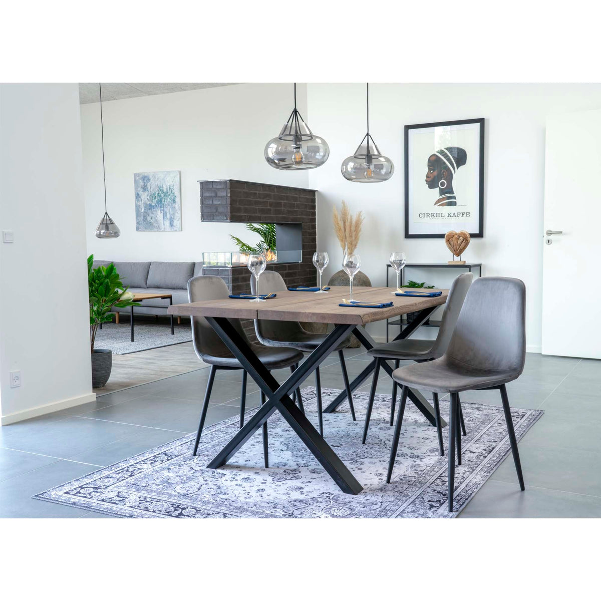 Se House Nordic - Toulon Spisebord - olieret røget eg med bølget kant - 140x95xh76x4 cm ❤ Kæmpe udvalg i House Nordic - Køb online på udsalg og tilbud lige nu ❤ Billig fragt og hurtig levering - Varenummer: Bolig&Haven-41240588976279 og barcode / Ean: 5713917004935 på lager - Udsalg på Store besparelser – op til 71% - Shop over 2.281 kendte brands på udsalg
