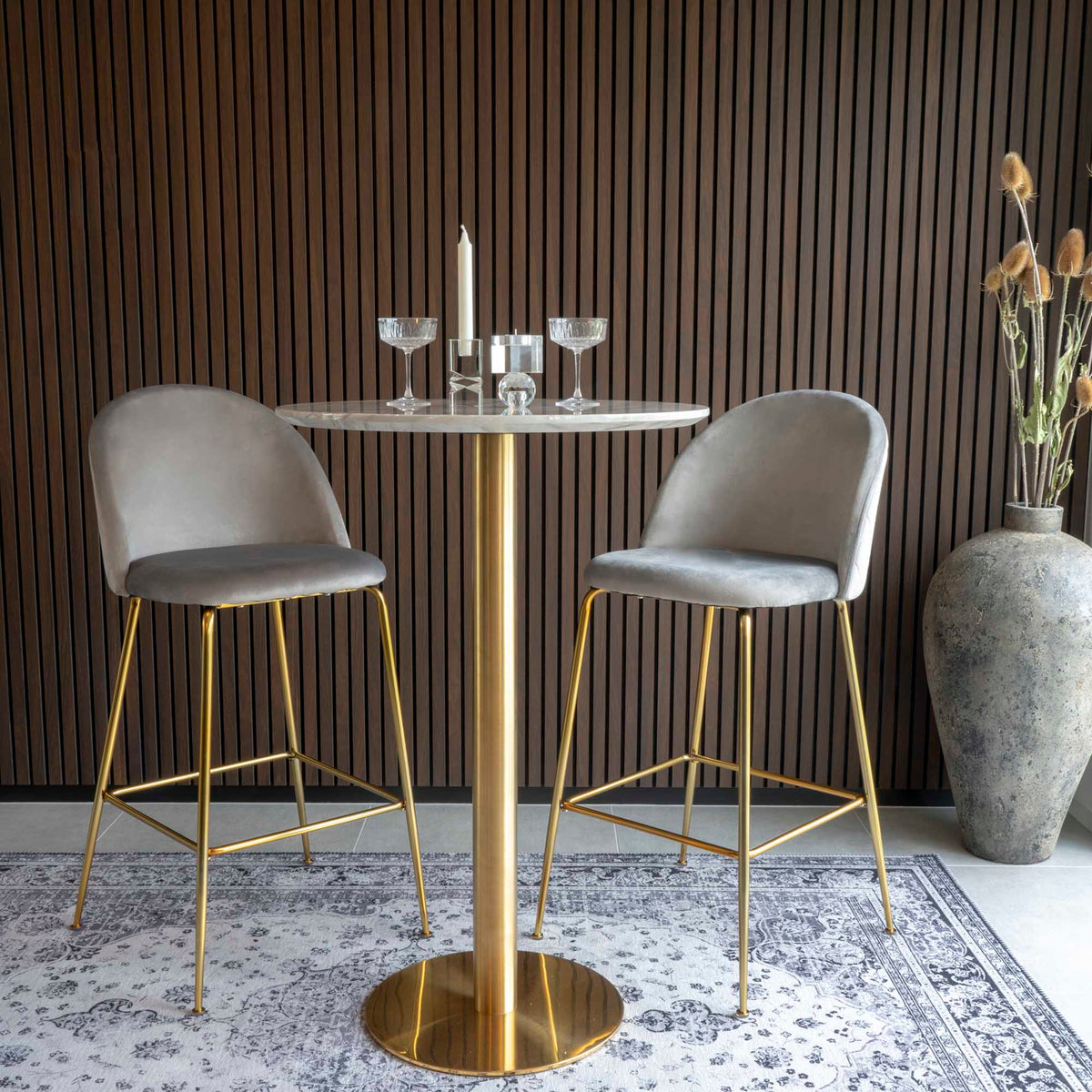 Se Bolzano - Barbord med top i marmor look og messing ben ø70x105cm ❤ Kæmpe udvalg i House Nordic - Køb online på udsalg og tilbud lige nu ❤ Billig fragt og hurtig levering - Varenummer: Bolig&Haven-42075159134460 og barcode / Ean: 5713917005420 på lager - Udsalg på Store besparelser – op til 77% - Spar stort på mere end 2.739 brands