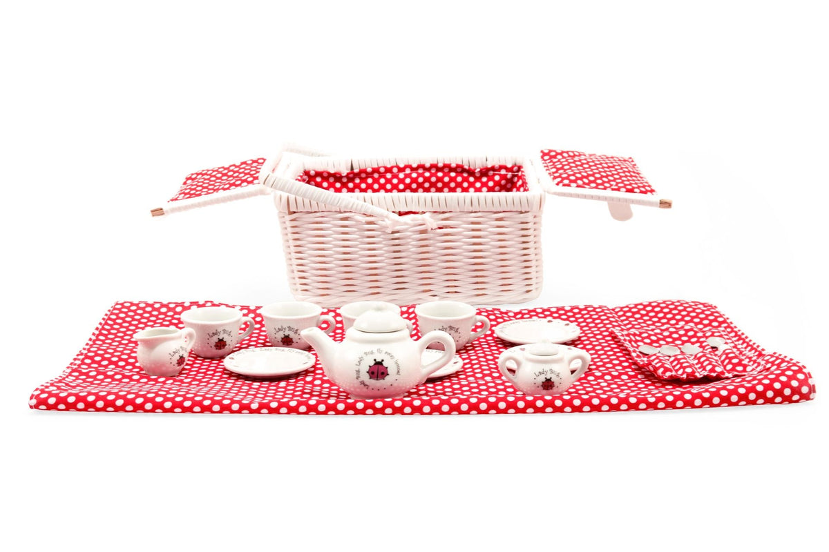 Se Magni - Tesæt "Mariehøne"i porcelæn i picnickurv, 23 dele ❤ Kæmpe udvalg i Magni - Køb online på udsalg og tilbud lige nu ❤ Billig fragt og hurtig levering - Varenummer: Bolig&Haven-42307551494396 og barcode / Ean: 5707594249840 på lager - Udsalg på Spar stort – op til 53% - Eksklusivt udsalg på over 2.739 brands