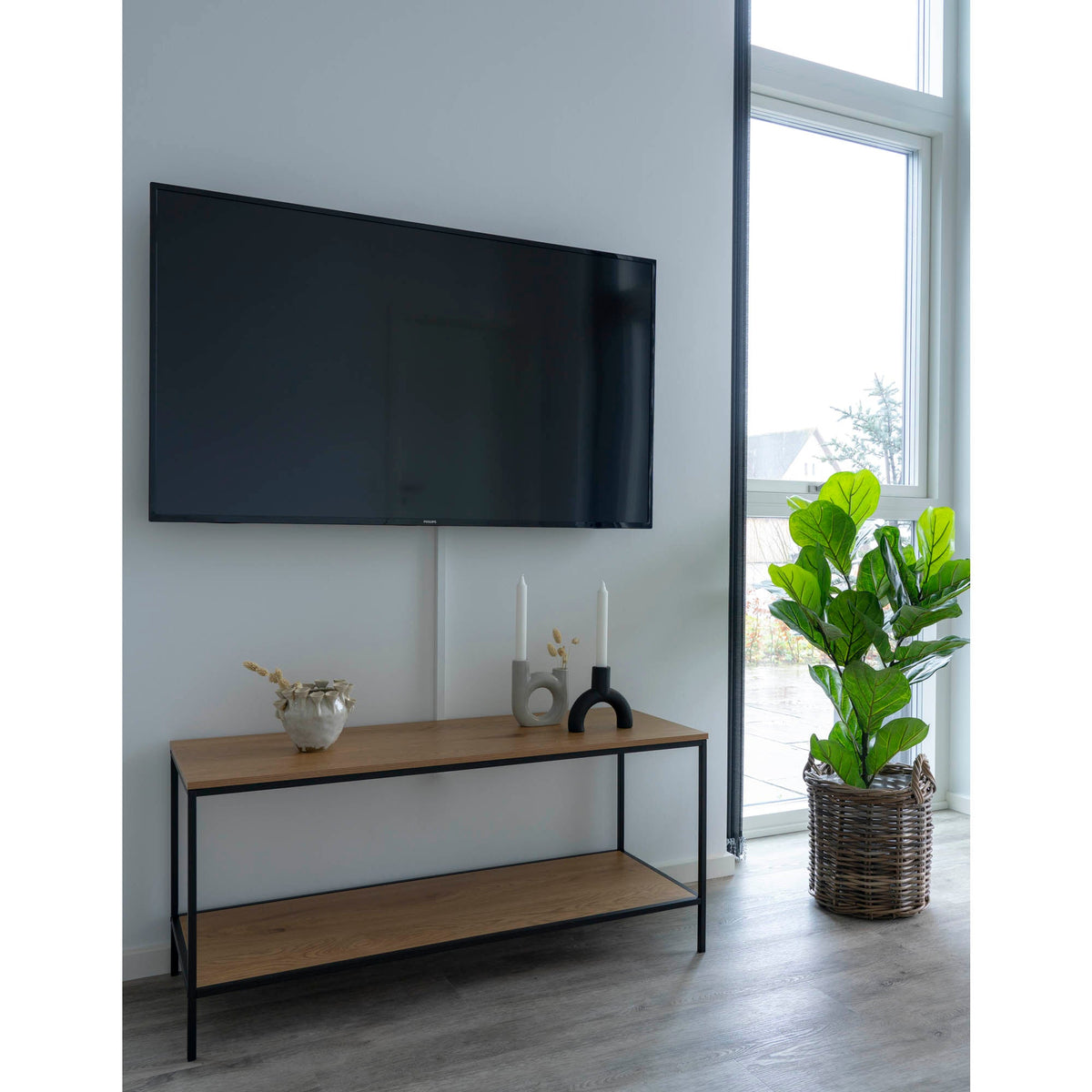 Se House Nordic - Vita TV-Bænk - egetræslook hylder, 100x36x45 cm ❤ Kæmpe udvalg i House Nordic - Køb online på udsalg og tilbud lige nu ❤ Billig fragt • Hurtig levering - Varenummer: Bolig&Haven-42083727081724 og barcode / Ean: 5713917008865 på lager - Udsalg på Op til 57% rabat - Kendte mærker på udsalg – over 1.329 brands