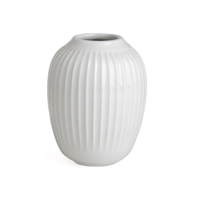 Se Kähler Hammershøi vase mini hvid ✔ Kæmpe udvalg i Kähler ✔ Hurtig levering: 1 - 2 Hverdage samt billig fragt - Varenummer: KTT-25138-01 og barcode / Ean: '5703779153704 på lager - Udsalg på Indretning - Dekoration - Vaser Spar op til 64% - Over 1354 design mærker på udsalg