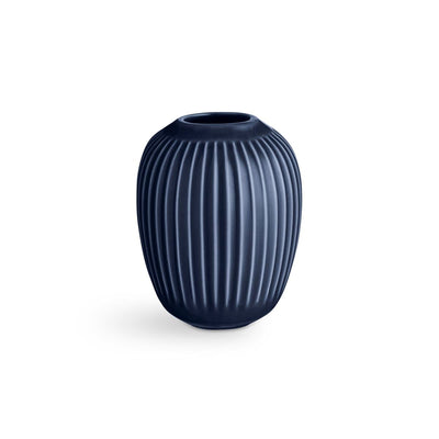 Se Kähler Hammershøi vase mini indigo ✔ Kæmpe udvalg i Kähler ✔ Hurtig levering: 1 - 2 Hverdage samt billig fragt - Varenummer: NDN-25138-08 og barcode / Ean: '5703779181837 på lager - Udsalg på Home & Garden - Decor - Vases Spar op til 58% - Over 1300 kendte brands på udsalg