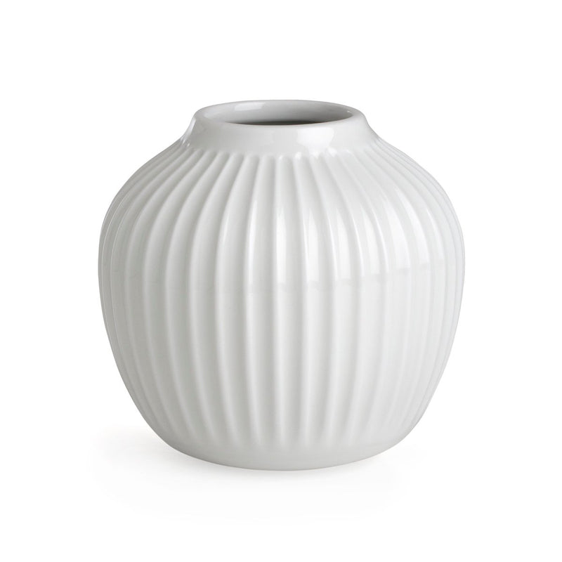 Se Kähler Hammershøi vase lille hvid ✔ Kæmpe udvalg i Kähler ✔ Hurtig levering: 1 - 2 Hverdage samt billig fragt - Varenummer: KTT-25139-01 og barcode / Ean: &