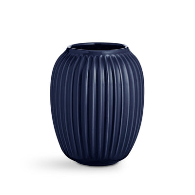 Se Kähler Hammershøi vase mellem indigo ✔ Kæmpe udvalg i Kähler ✔ Hurtig levering: 1 - 2 Hverdage samt billig fragt - Varenummer: KTT-25140-08 og barcode / Ean: '5703779181851 på lager - Udsalg på Indretning - Dekoration - Vaser Spar op til 55% - Over 1354 design mærker på udsalg