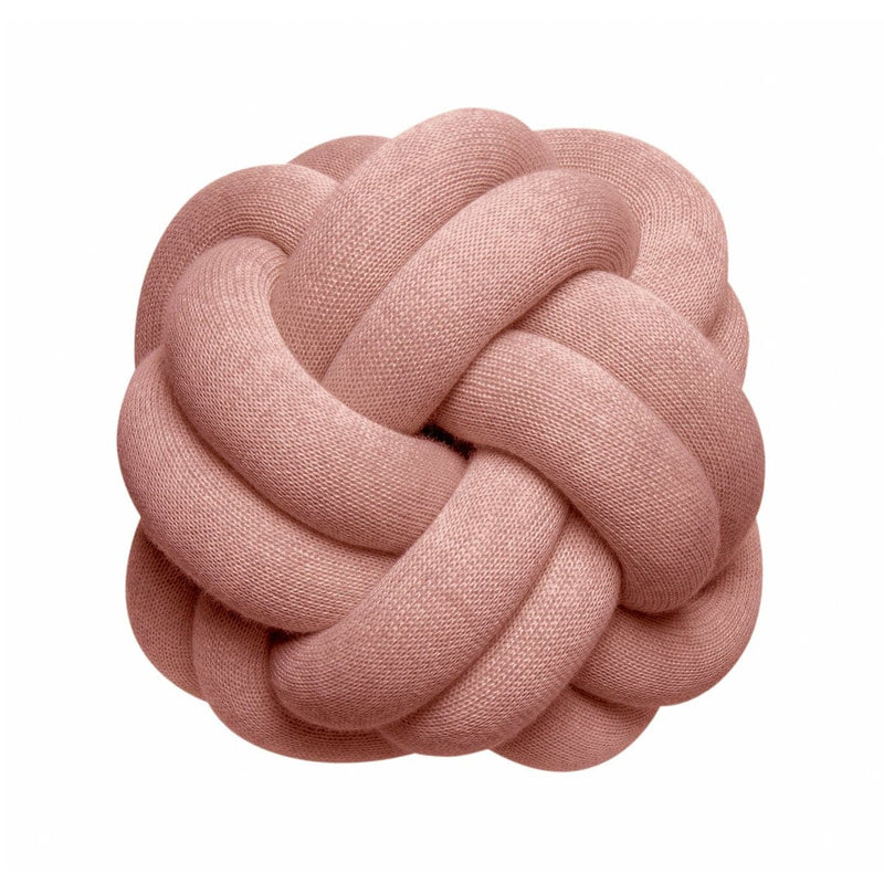 Se Design House Stockholm Knot pude Dusty pink ❤ Stort online udvalg i Design House Stockholm ❤ Meget billig fragt og hurtig levering: 1 - 2 hverdage - Varenummer: NDN-26604-12 og barcode / Ean: &